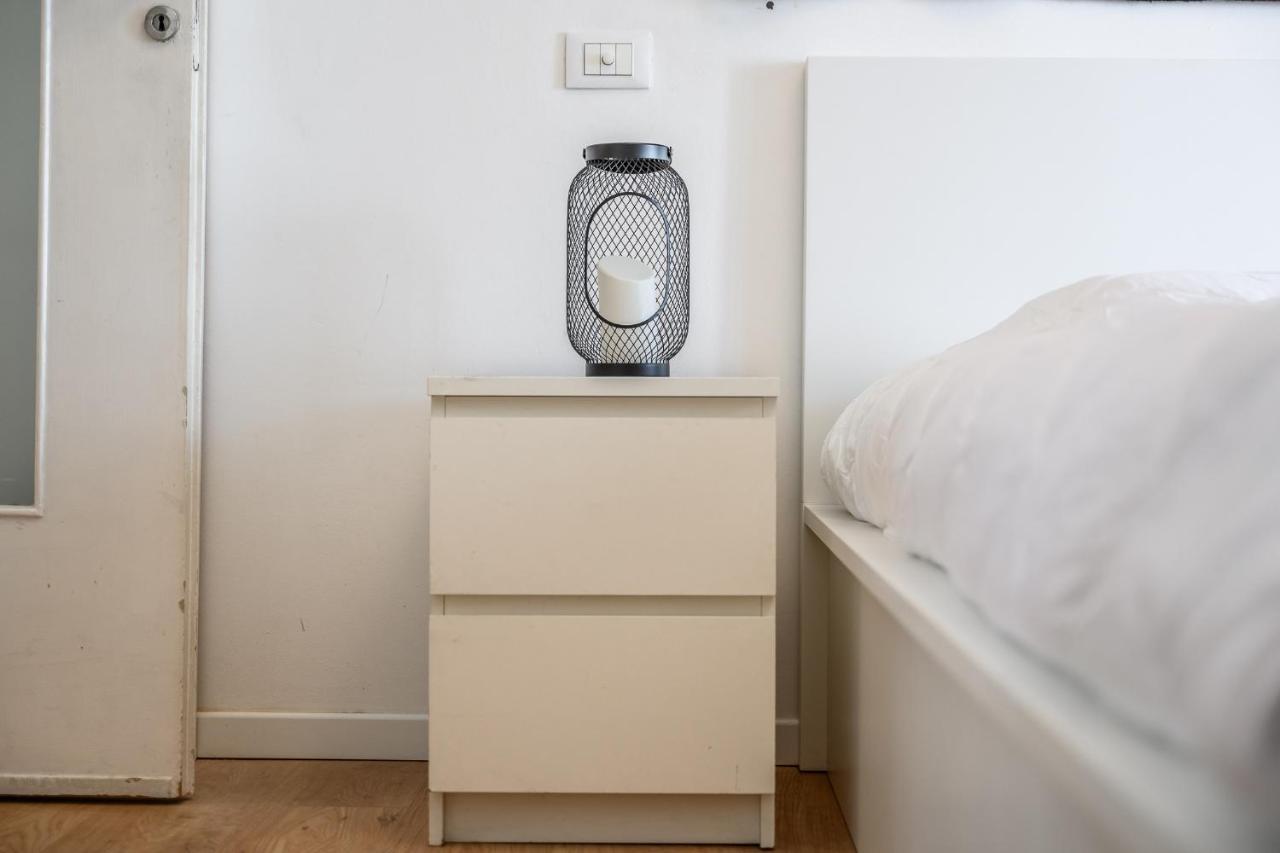 The Lantern Flat - Darsena Area Apartment Milan Luaran gambar