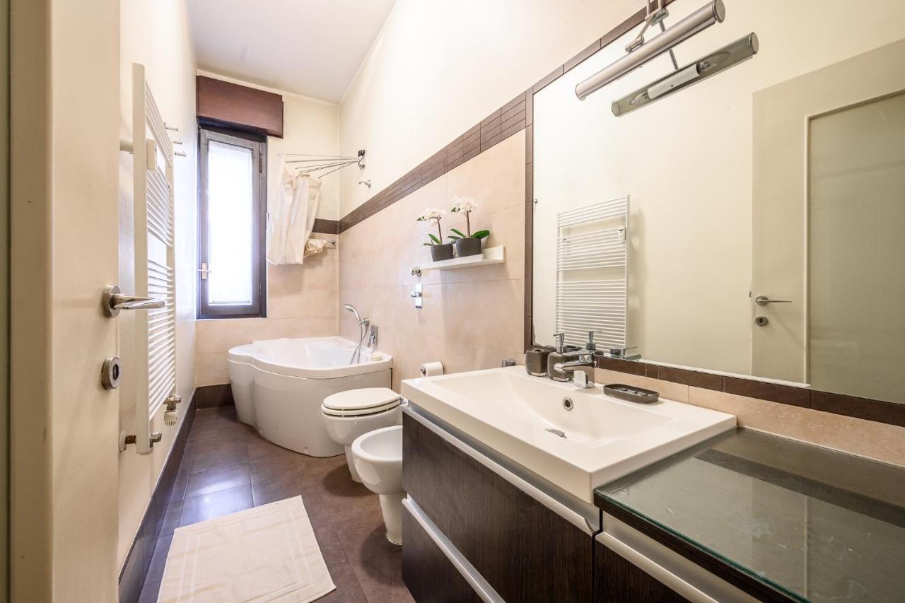 The Lantern Flat - Darsena Area Apartment Milan Luaran gambar