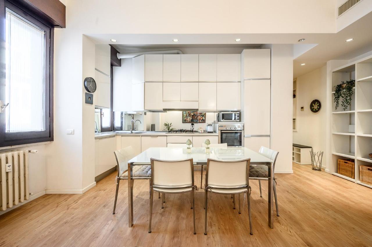 The Lantern Flat - Darsena Area Apartment Milan Luaran gambar